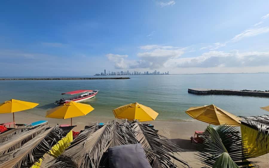Cartagena: Day Tour to Tierra Bomba Island - Getting to the start: Новый Hospital de Bocagrande and the WhatsApp check-in