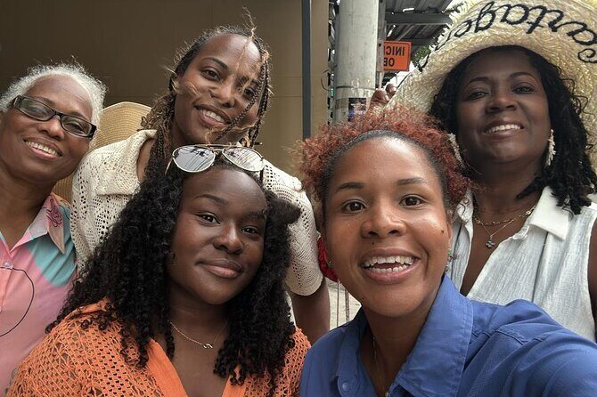 Cartagena´s African Legacy: 2 hrs on History, Dance & Tasting - Plaza de Bolívar and Portal de Los Dulces: sweets with a story