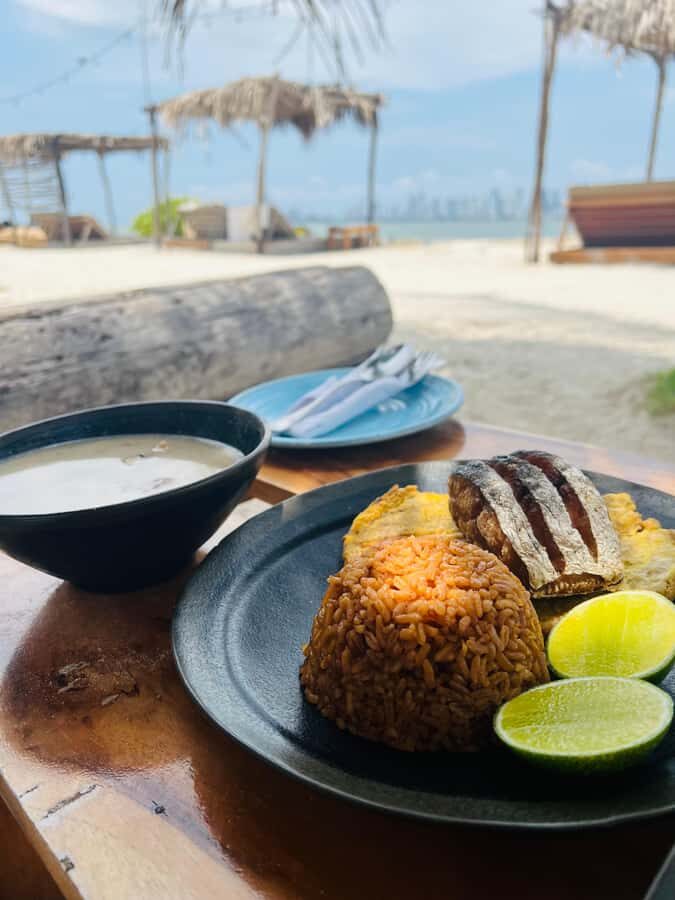 Isla Tierra Bomba beach club: Day Pass with typical food - The price reality: $102 plus the dock tax
