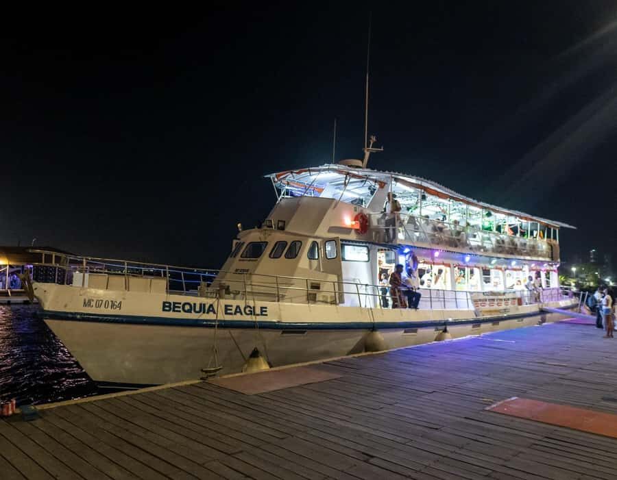 White Night Boat Party: Dinner Buffet, Dancing and Open Bar - White Night theme on the bay: the vibe you’re paying for